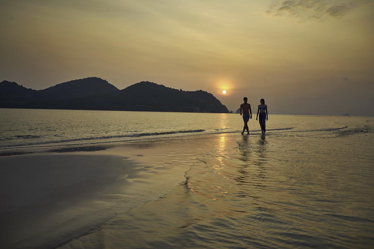Cape Kudu Hotel, Koh Yao Noi Exterior photo Sunset at the beach